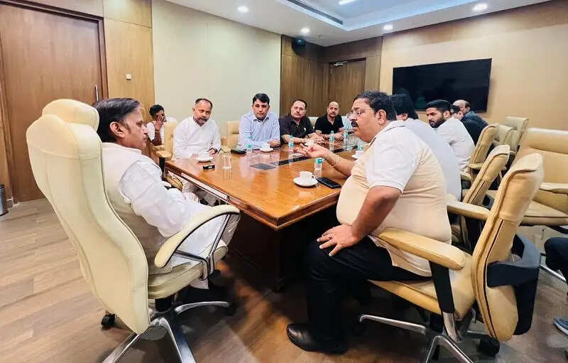 स्वास्थ्य संस्थाओं में लंबित आउटसोर्स पदों पर भर्ती की कार्यवाही प्राथमिकता से करें : उप मुख्यमंत्री शुक्ल