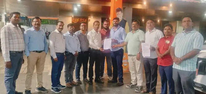 छग शिक्षक संघर्ष मोर्चा ने सांसद एवं विधायकों को लंबित मांगों का सौंपा ज्ञापन