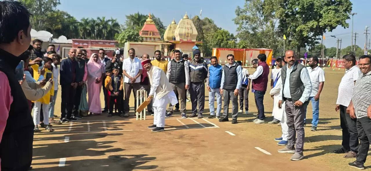 अनूपपुर: बिजुरी में मंत्री प्रीमियर लीग' क्रिकेट प्रतियोगिता का शुभारंभ