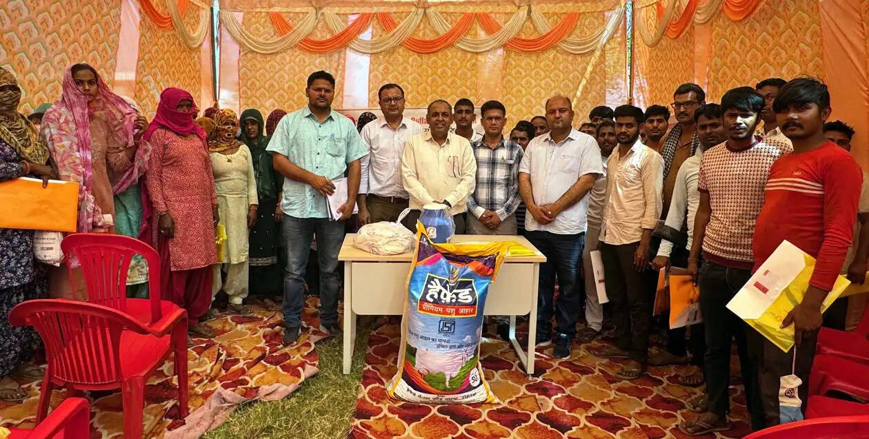 हिसार : लुवास ने अनुसूचित जाति के पशुपालकों के लिए डेयरी प्रशिक्षण गोष्ठी का आयोजन