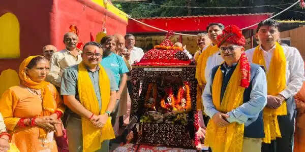 नाहन के ऐतिहासिक वामन मेले का आगाज, विधायक सोलंकी ने नृसिंह महाराज की पालकी को दिया कंधा