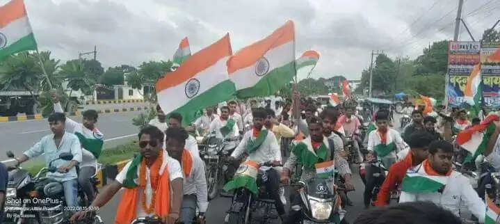 कुशीनगर में शिद्दत से मना आजादी का जश्न, एकता व अखंडता का लिया संकल्प