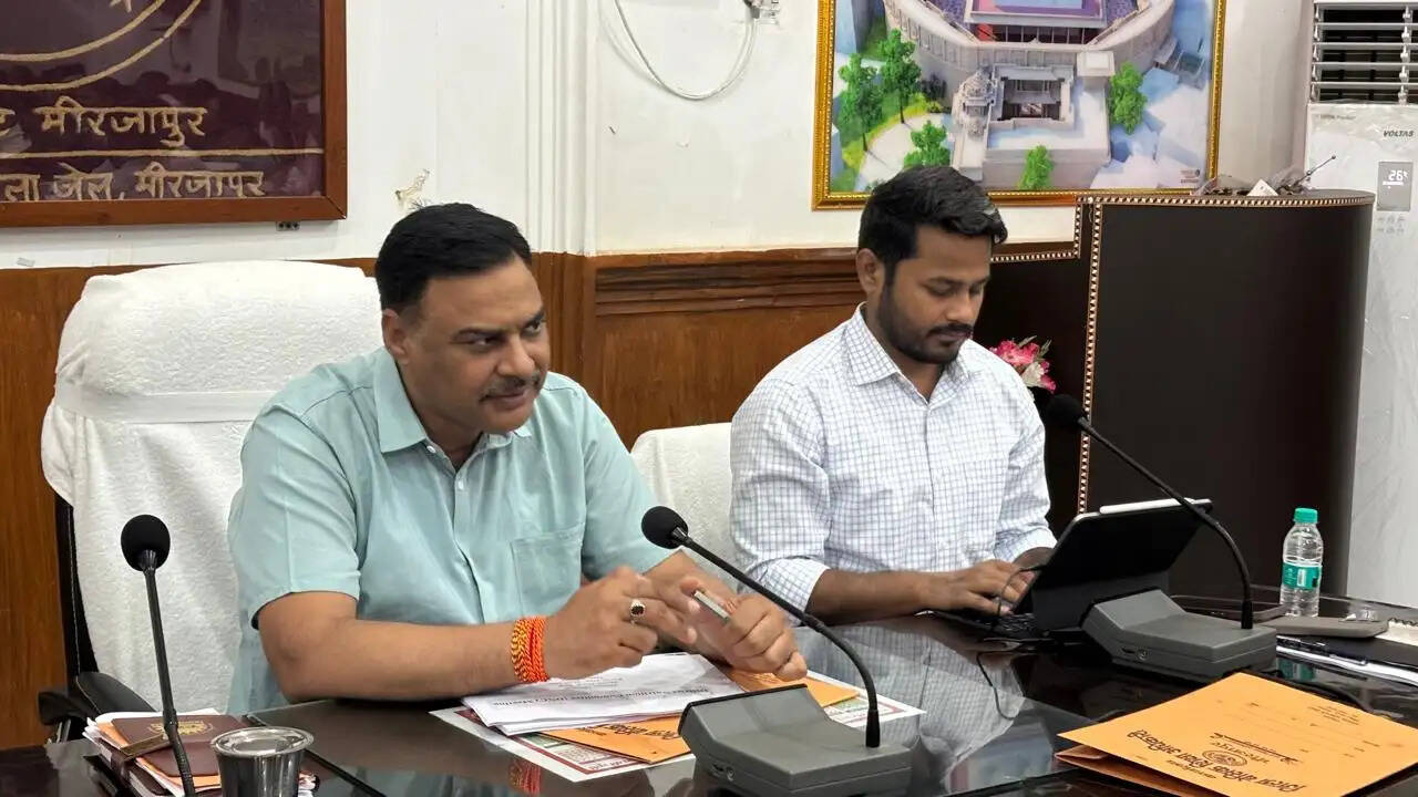 30 अप्रैल तक शत-प्रतिशत नामांकन सुनिश्चित करें, लापरवाही पर वेतन रोकने की चेतावनी