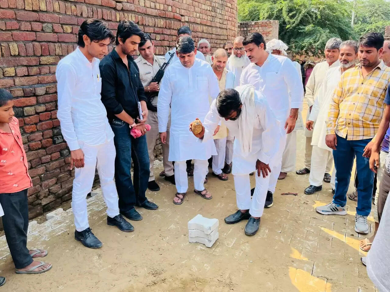 पलवल: विधायक प्रवीण डागर ने गांव मोहदमका में रास्तों के कार्य का किया शुभारंभ