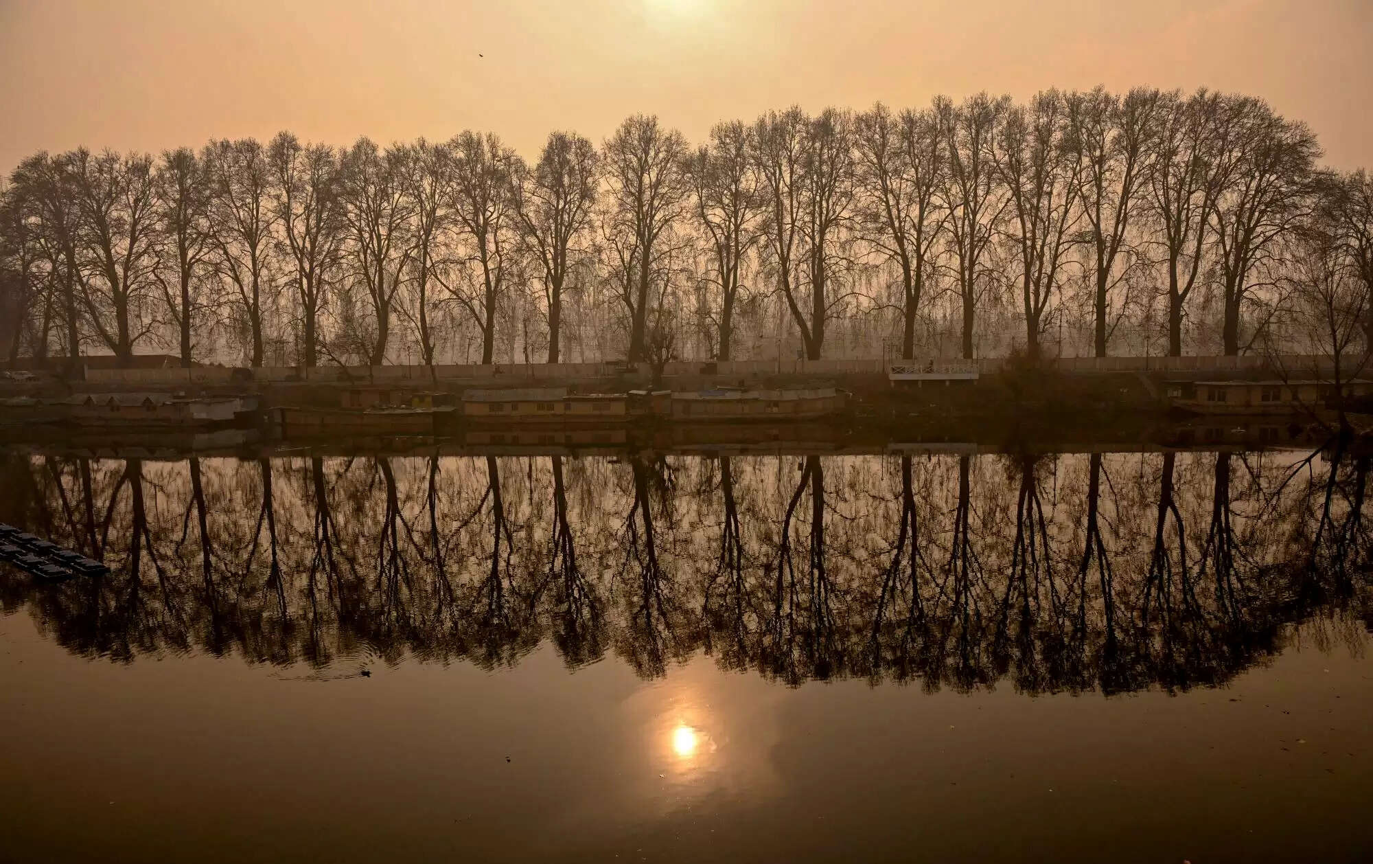 कश्मीर में दूसरी गर्म रात, न्यूनतम तापमान हिमांक बिंदु से ऊपर रहा