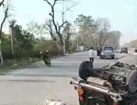 लालकुआं के पास सड़क हादसा, एक महिला की मौत, आठ घायल