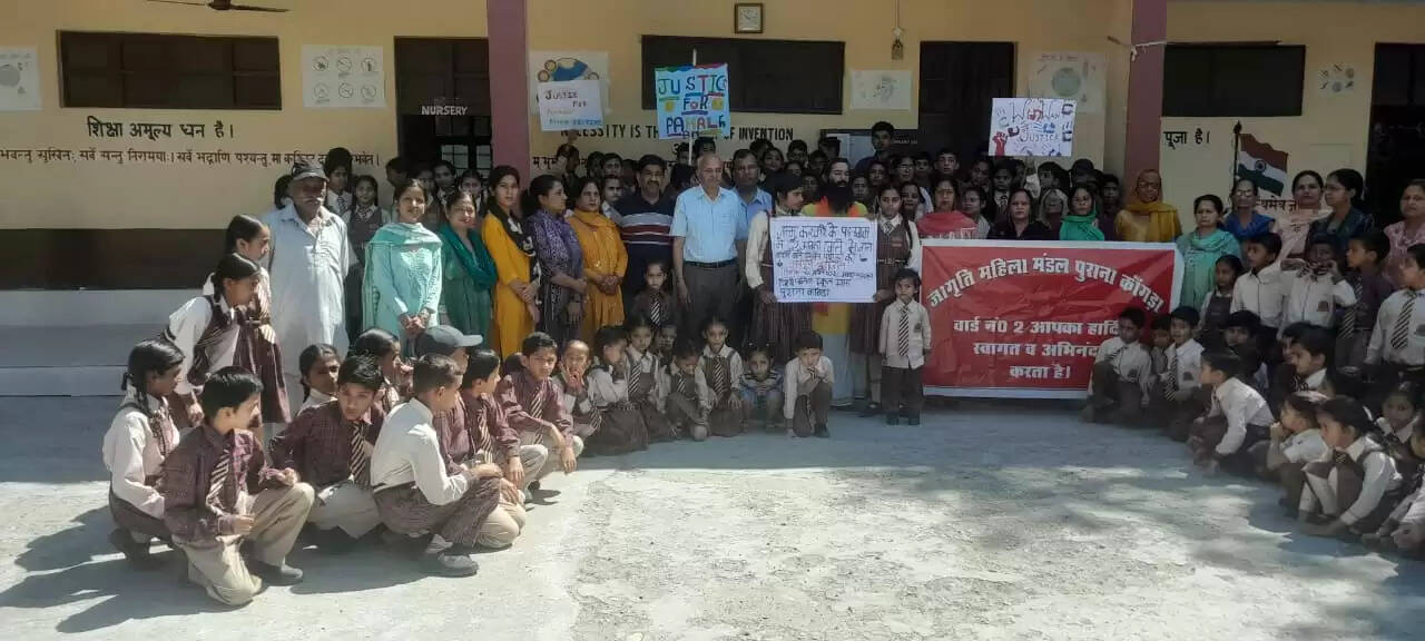 पहलगाम हमले के विरोध में पुराना कांगड़ा में स्कूली बच्चों ने निकाली आक्रोश रैली