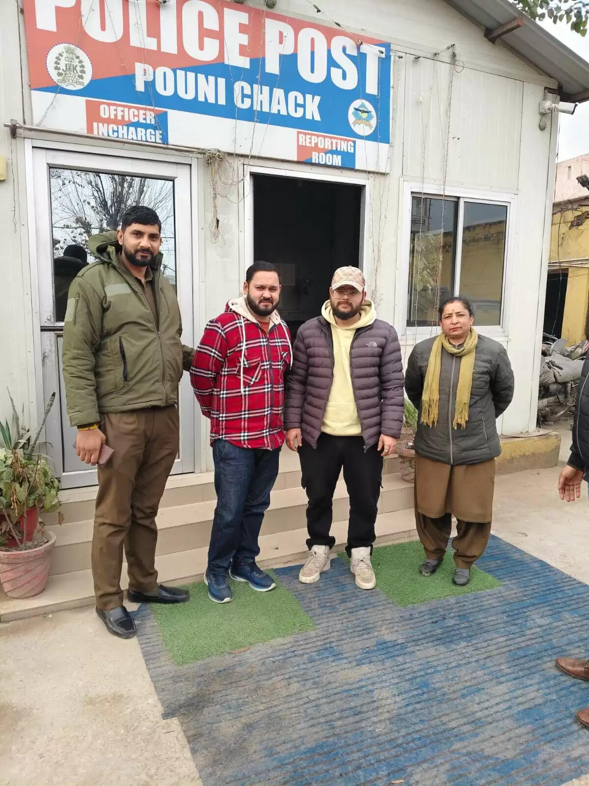 जम्मू पुलिस ने मनवाल और पौनी चक क्षेत्रों में दो लापता व्यक्तियों का पता लगाया और उन्हें उनके परिवारों से मिलाया