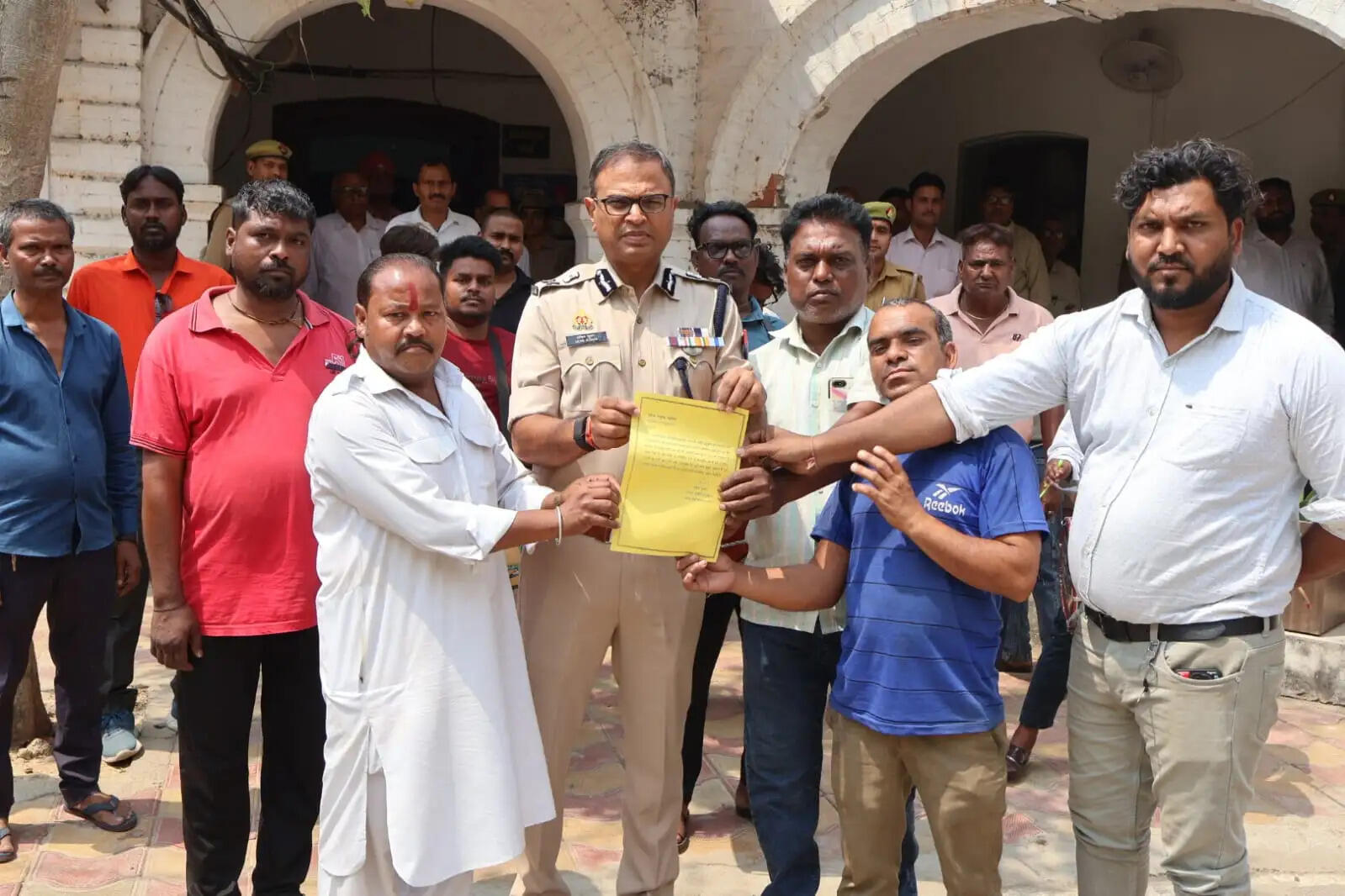 पुलिस कमिश्नर कार्यालय पर सैंकड़ों ढोल वालों ने ढोल बजाकर किया खुशी का इज़हार, सीपी को दिया धन्यवाद