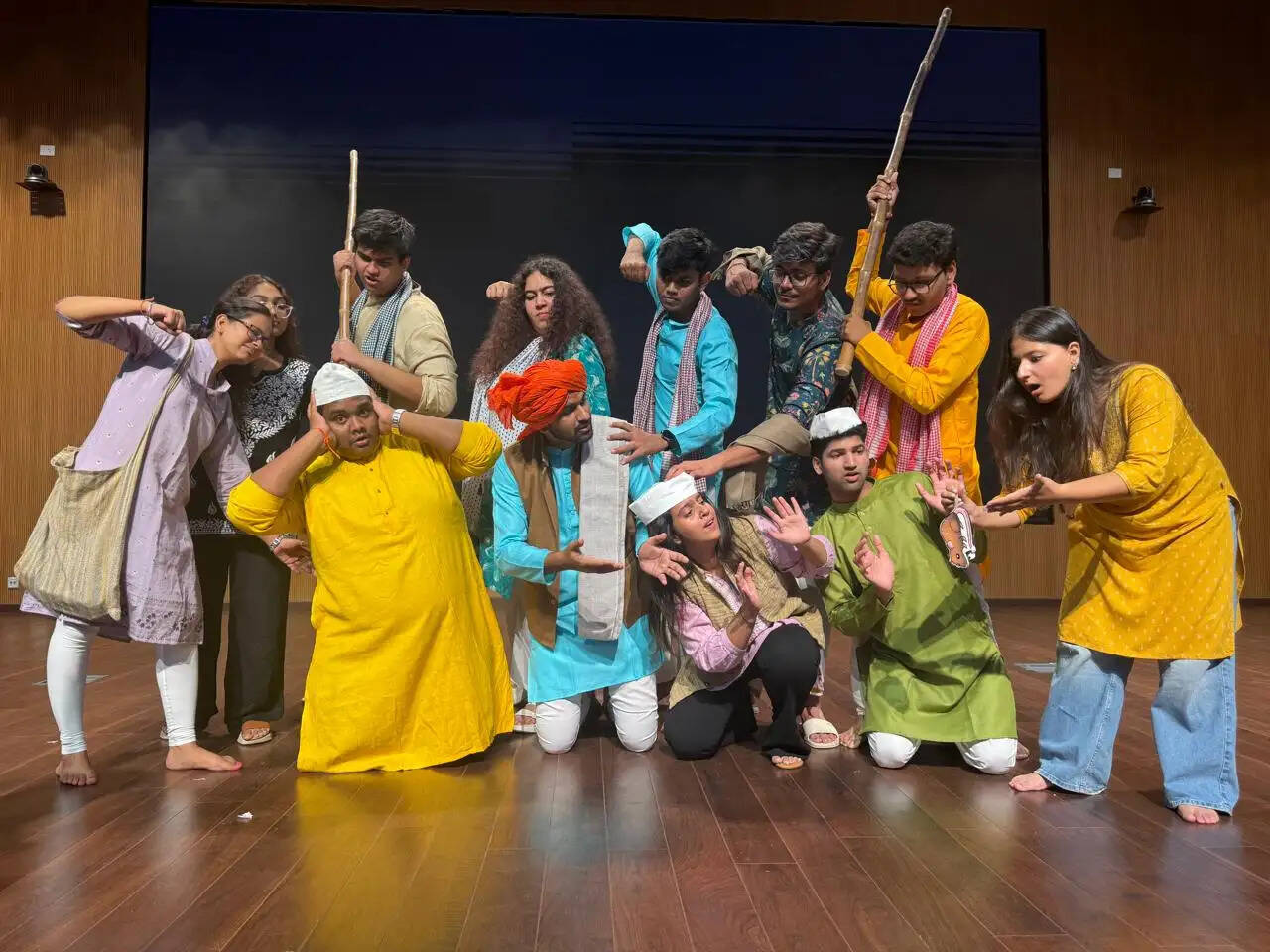 रंग तरंग के दूसरे दिन नाटक, संगीत और नृत्य की शानदार प्रस्तुतियों ने बांधा समां