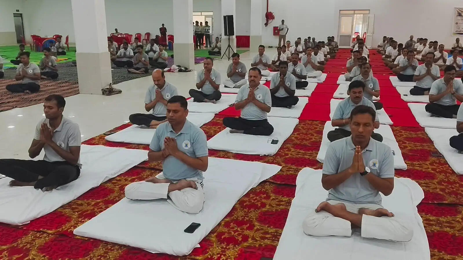 सीआईएसएफ और एसईसीएल गेवरा का संयुक्त योग शिविर, अधिकारियों-कर्मचारियों ने किया योगाभ्यास