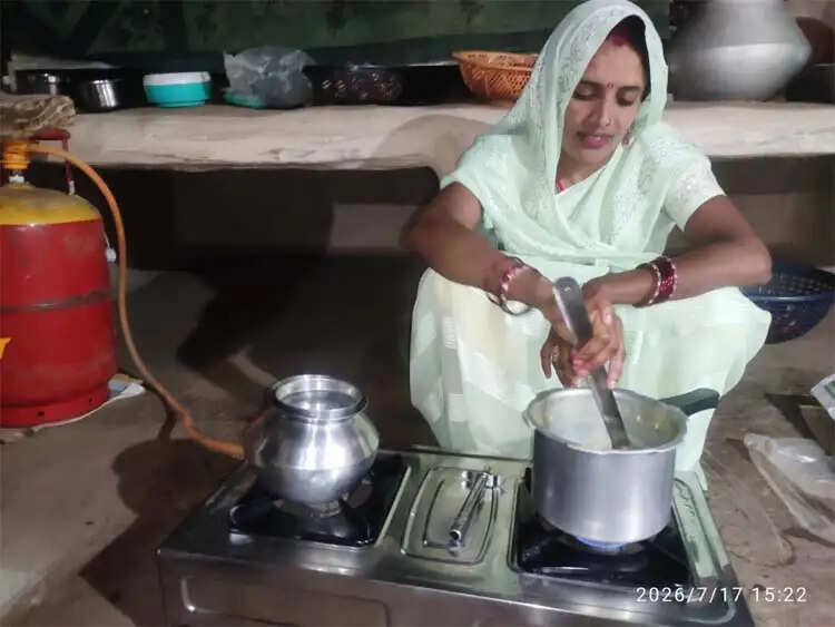 मुख्यमंत्री हेल्पलाइन 1076 से मिला त्वरित समाधान, हितग्राही को मिला उज्ज्वला योजना का गैस कनेक्शन