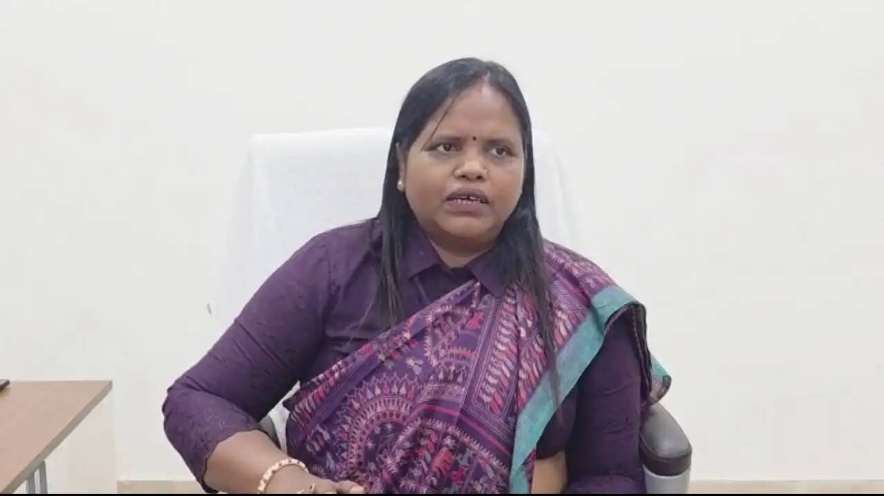 अंबिकापुर में बदहाल सड़कों पर फूटा&nbsp;महापौर&nbsp;का गुस्सा, एनएच&nbsp;अधिकारियों के खिलाफ सख्त कार्रवाई की दी&nbsp;चेतावनी
