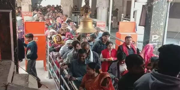 गुप्त नवरात्र के दूसरे दिन मां विंध्यवासिनी के दरबार में उमड़ा श्रद्धा का सैलाब