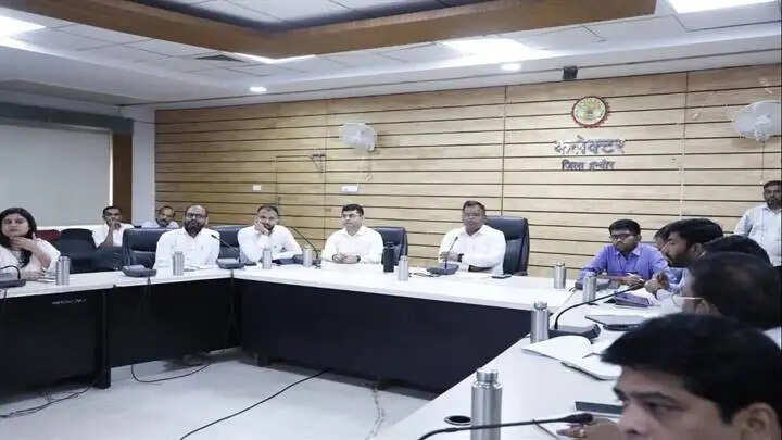 इंदौरः त्यौहारों पर खाद्य पदार्थों में मिलावट करने वालो के विरूद्ध चल रहे अभियान को बनाया जाएगा अधिक प्रभावी