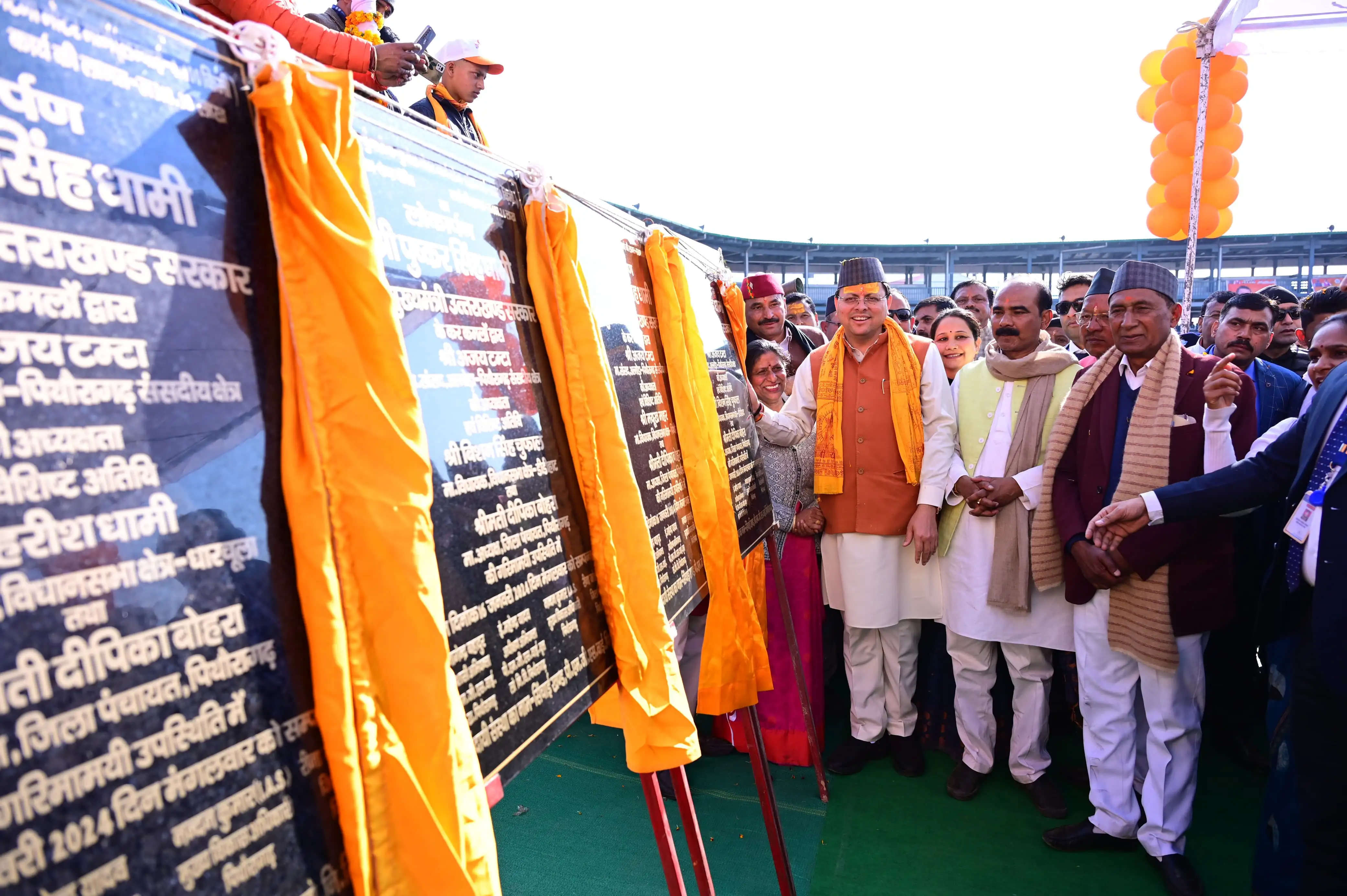 मुख्यमंत्री ने पिथौरागढ़ के चटकेश्वर और सैनी गांव के देवल मंदिर में की पूजा अर्चना