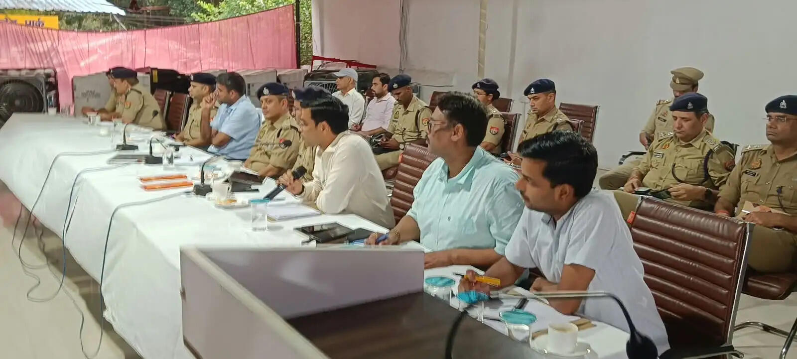 गोरखपुर : 4460 दुर्गा प्रतिमाएं होंगी स्थापित, जिलाधिकारी ने बैठक कर बताए प्रतिमा की स्थापना व विसर्जन के कानून