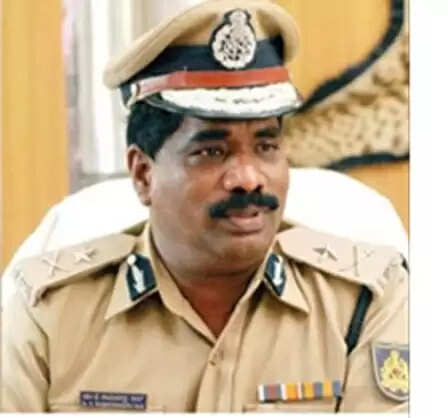 वायरल वीडियो से घिरे कर्नाटक के वरिष्ठ आईपीएस अधिकारी के. रामचंद्र राव, सरकार ने दिए जांच के आदेश