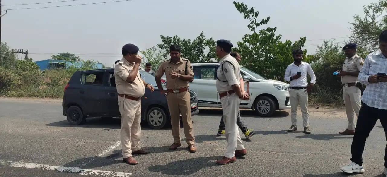 अपराध नियंत्रण हेतु वरीय पुलिस अधीक्षक ने की सघन वाहन जांच