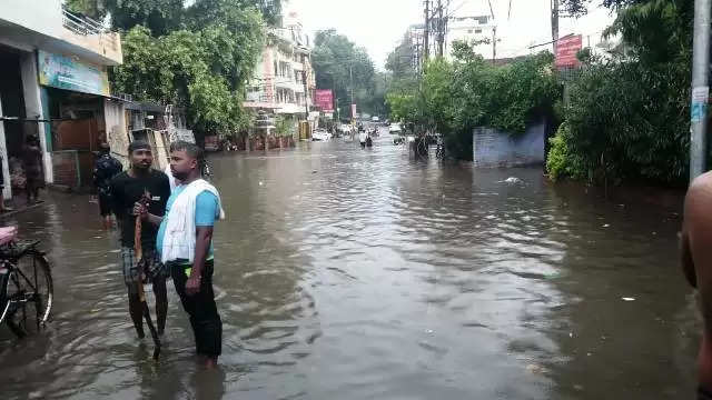 झमाझम बारिश से कानपुर जलमग्न, फिर उफनाया सीसामऊ नाला