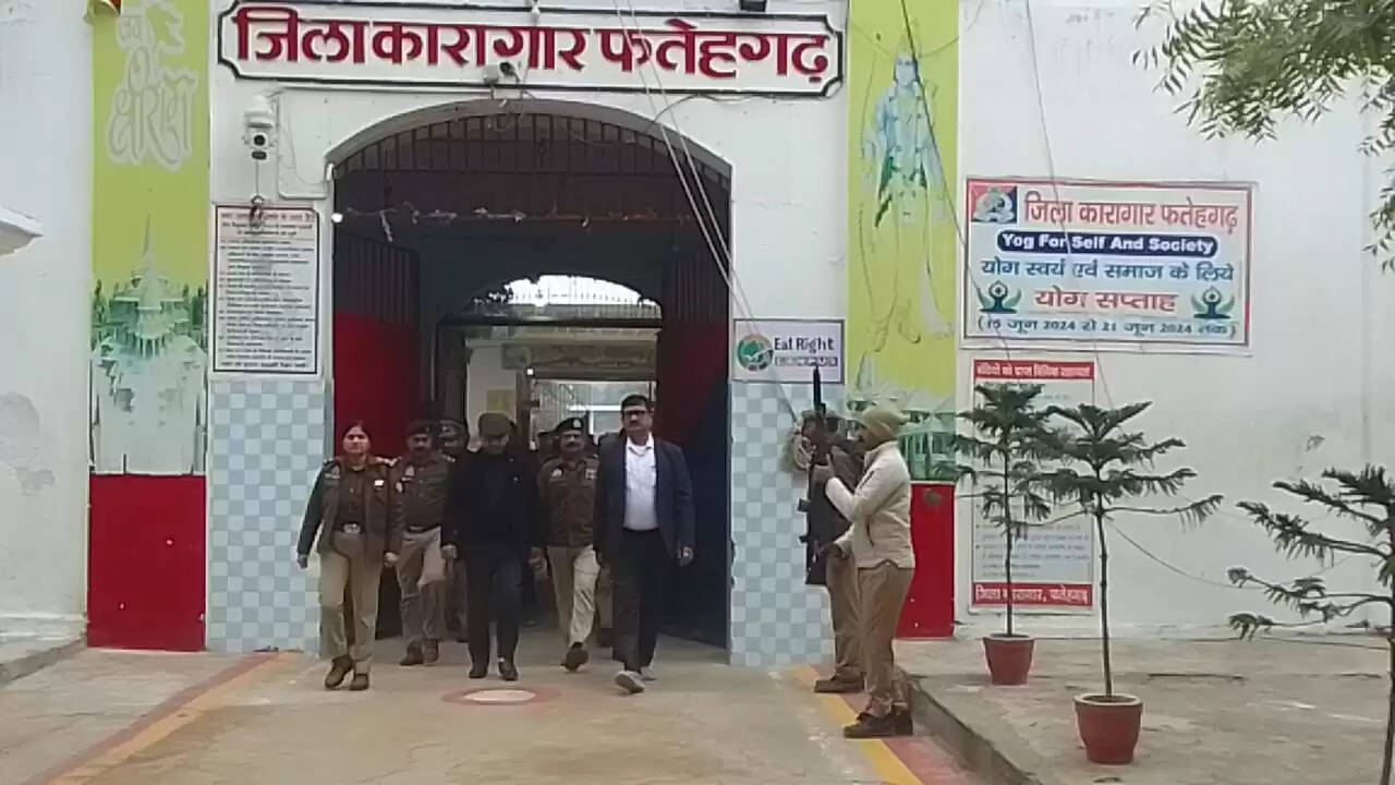 पुलिस,प्रशासनिक एवं न्यायिक अधिकारियों ने एक साथ जिला जेल फतेहगढ़ का किया निरीक्षण