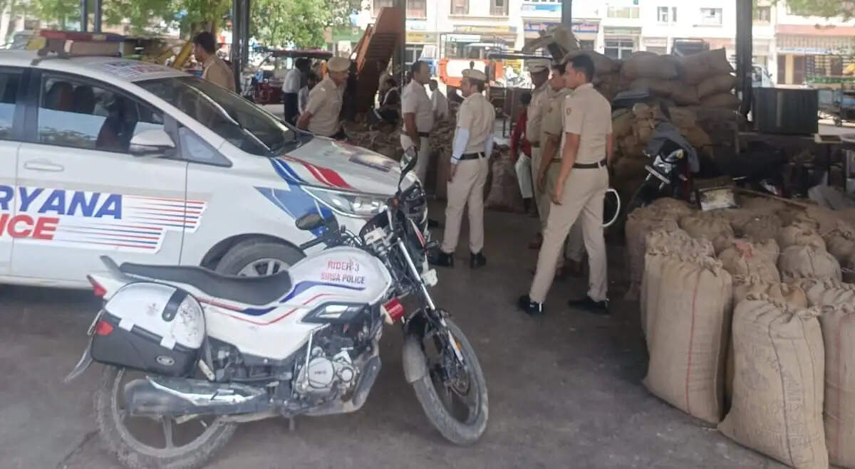 सिरसा: अनाज मंडियों में फसल की सुरक्षा को पुलिस का पहरा