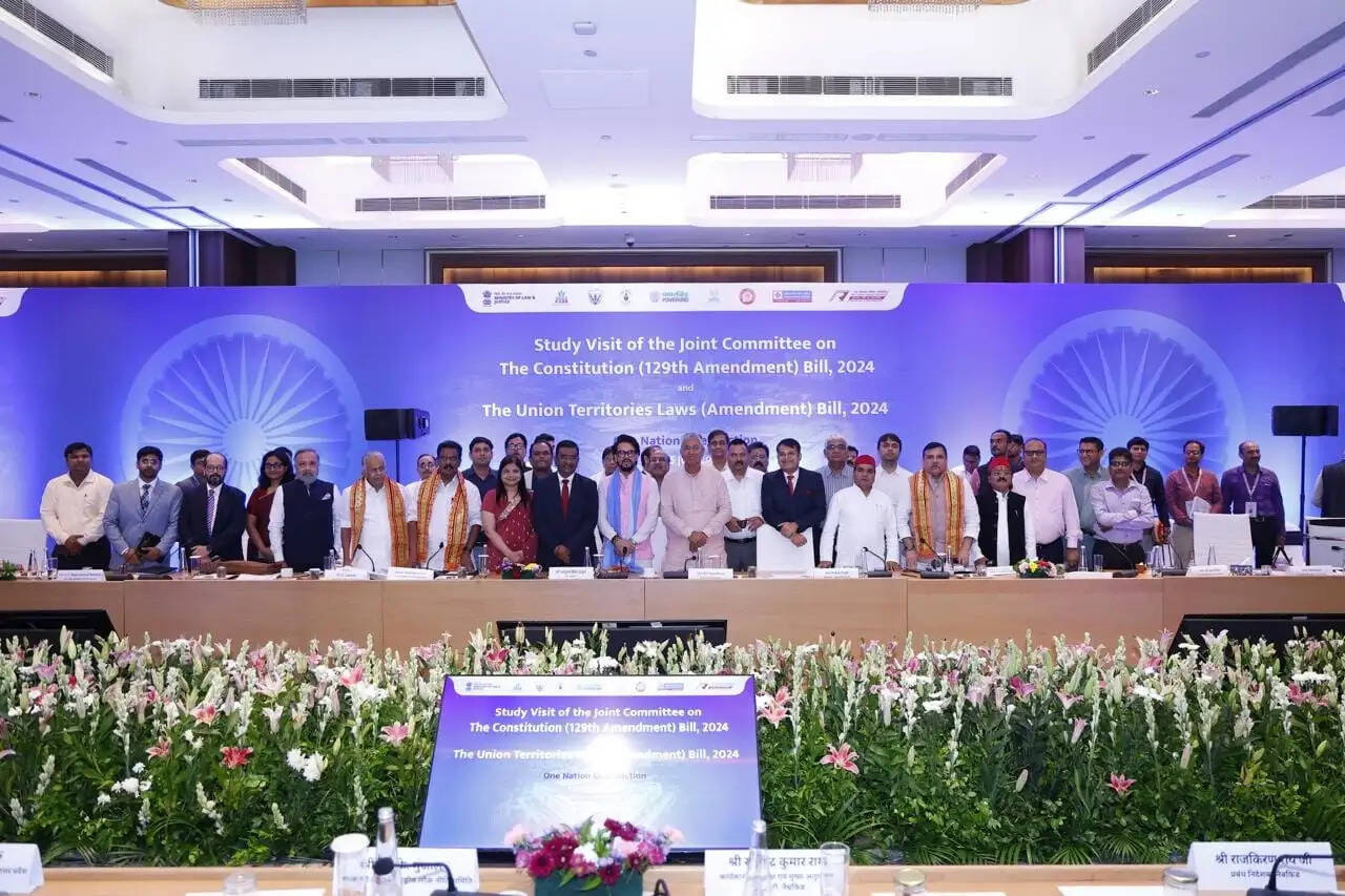 एक राष्ट्र, एक चुनाव पर संयुक्त संसदीय समिति ने उत्तर प्रदेश के जनप्रतिनिधियों, राजनीतिक दलों और उद्योग संगठनों से किया व्यापक संवाद
