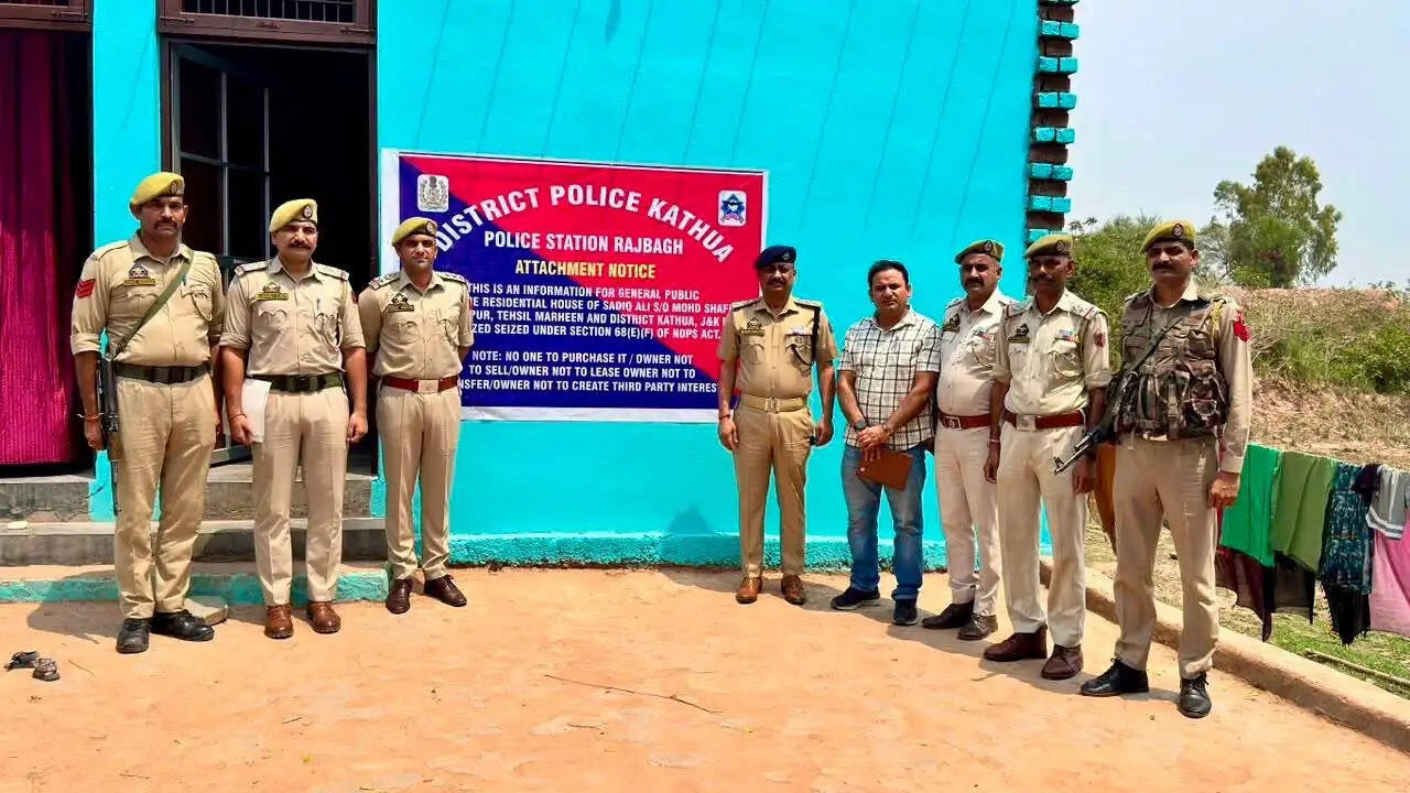नशा तस्कर सादिक अली की 55 लाख की संपत्ति अटैच