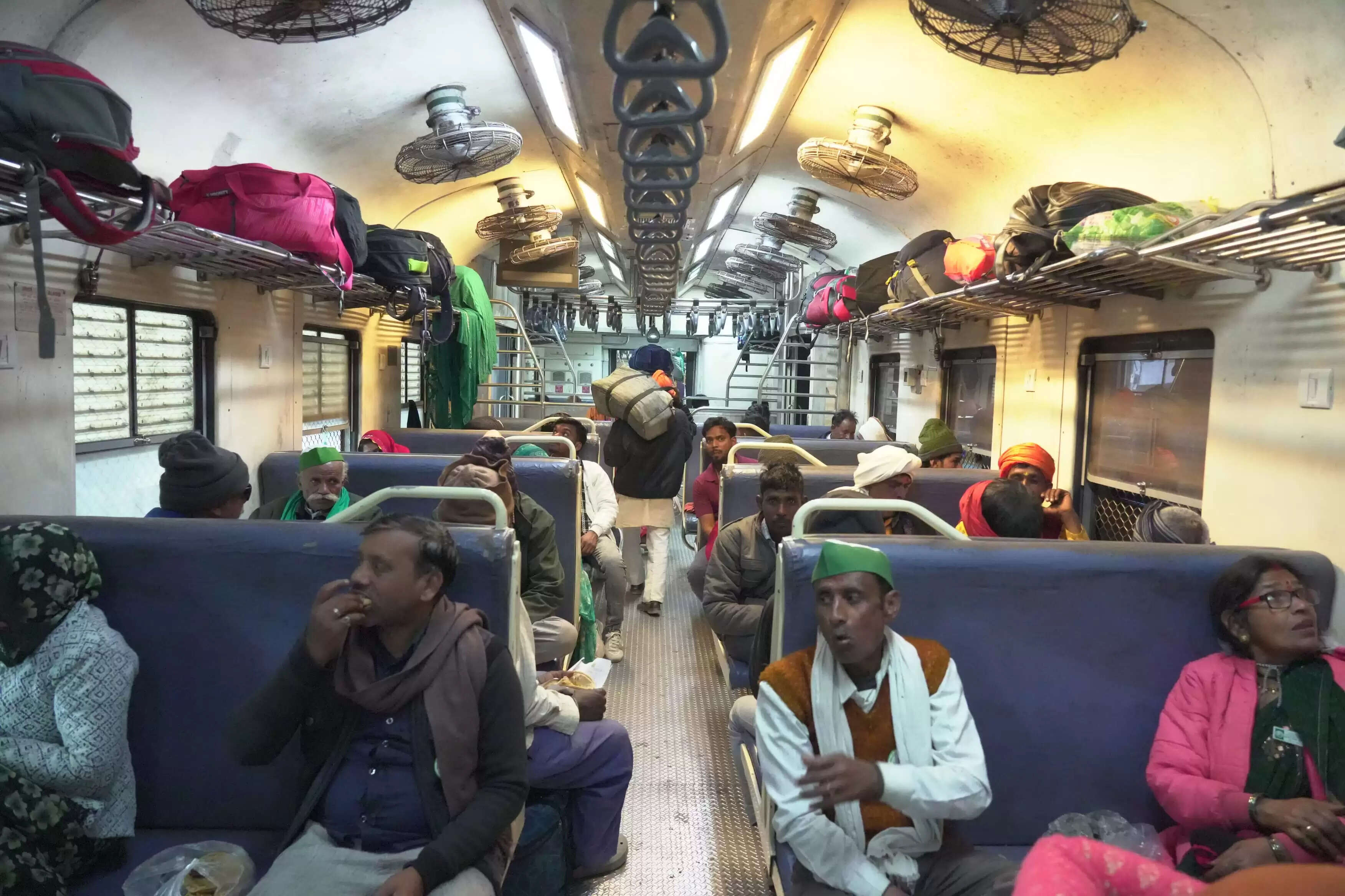 माघ मेला : 02 से 16 जनवरी तक 394 मेला विशेष रेल गाड़ियों का सफल संचालन