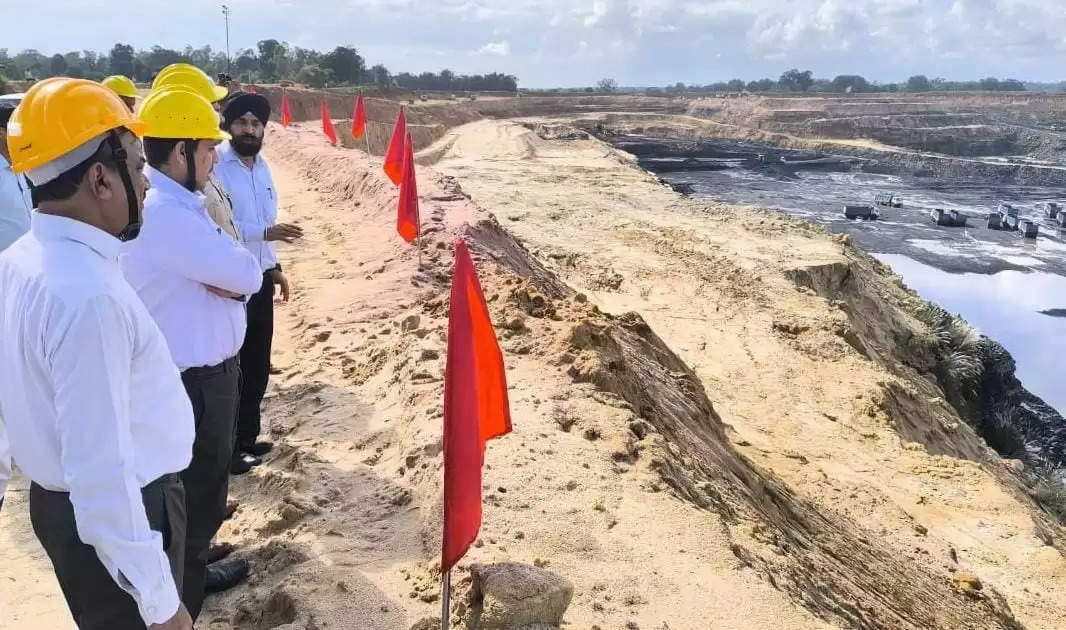 अनूपपुर: अभियान चला शिविर लगाकर पात्र व्यक्तियों को दिलाएं रोजगार एवं मुआवजा- कलेक्टर