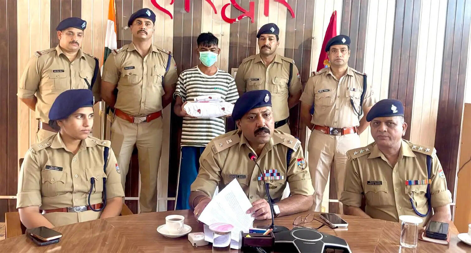 ब्लाइंड मर्डर का खुलासा, पत्नी के प्रेमी की हत्या के आरोप में दंपती गिरफ्तार