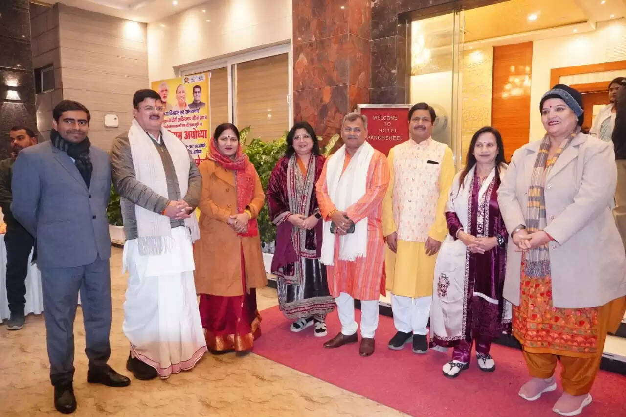 क्रूज से सरयू भ्रमण कर महापौरों ने निहारी रामनगरी की अलौकिक छटा