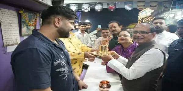 मप्र में धनतेरस पर बाजार में उमड़ी भीड़, इंदौर में 500 करोड़ और भोपाल में 800 करोड़ से ज्यादा का कारोबार