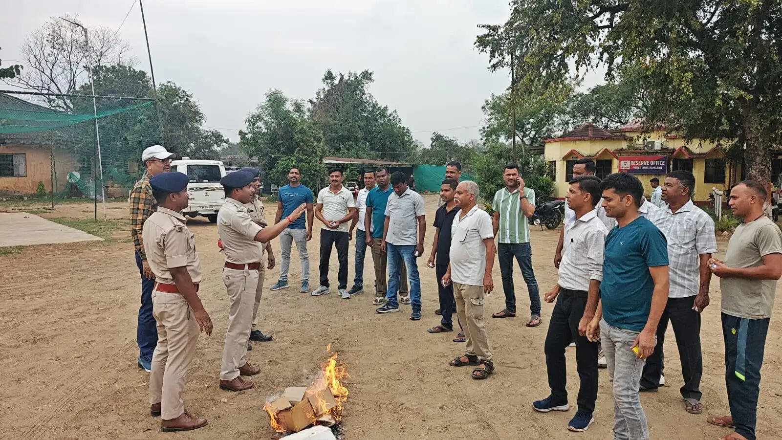 रामगढ़ में त्योहारों से पहले हाई अलर्ट, पुलिस ने किया मॉक ड्रिल और फ्लैग मार्च