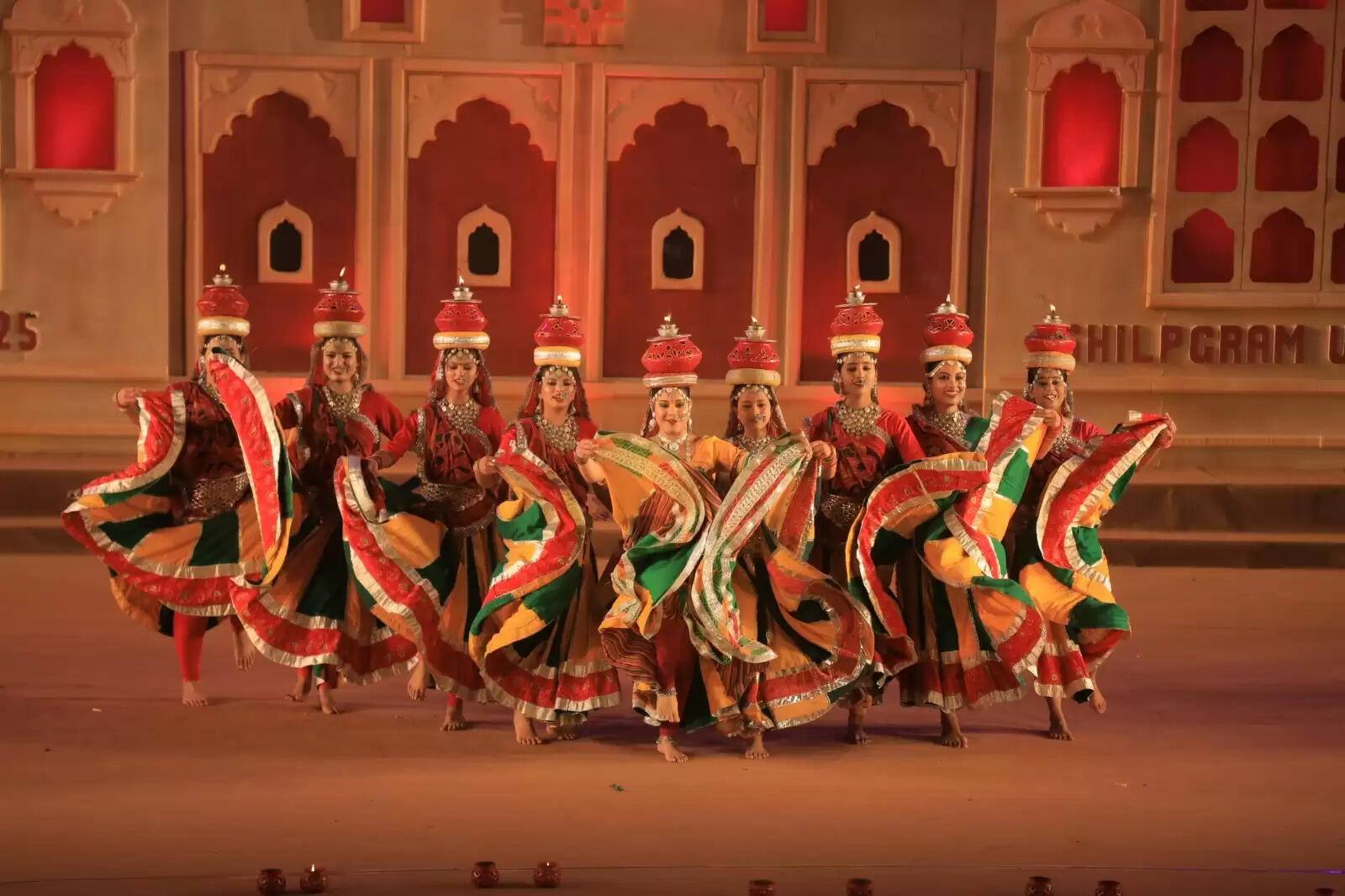 म्यूजिकल सिंफनी की धमक से गूंज उठा शिल्पग्राम, रंग-बिरंगे लोक रंगों के साथ उत्सव का समापन