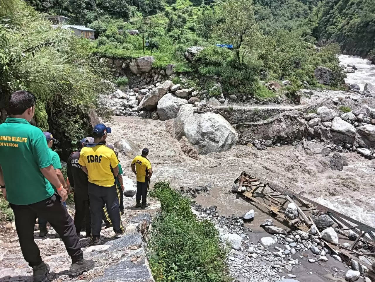 (अपडेट) उत्तराखंड : मदमहेश्वर यात्रा पड़ाव में फंसे 106 यात्रियों का हेलीकॉप्टर से हुआ रेस्क्यू