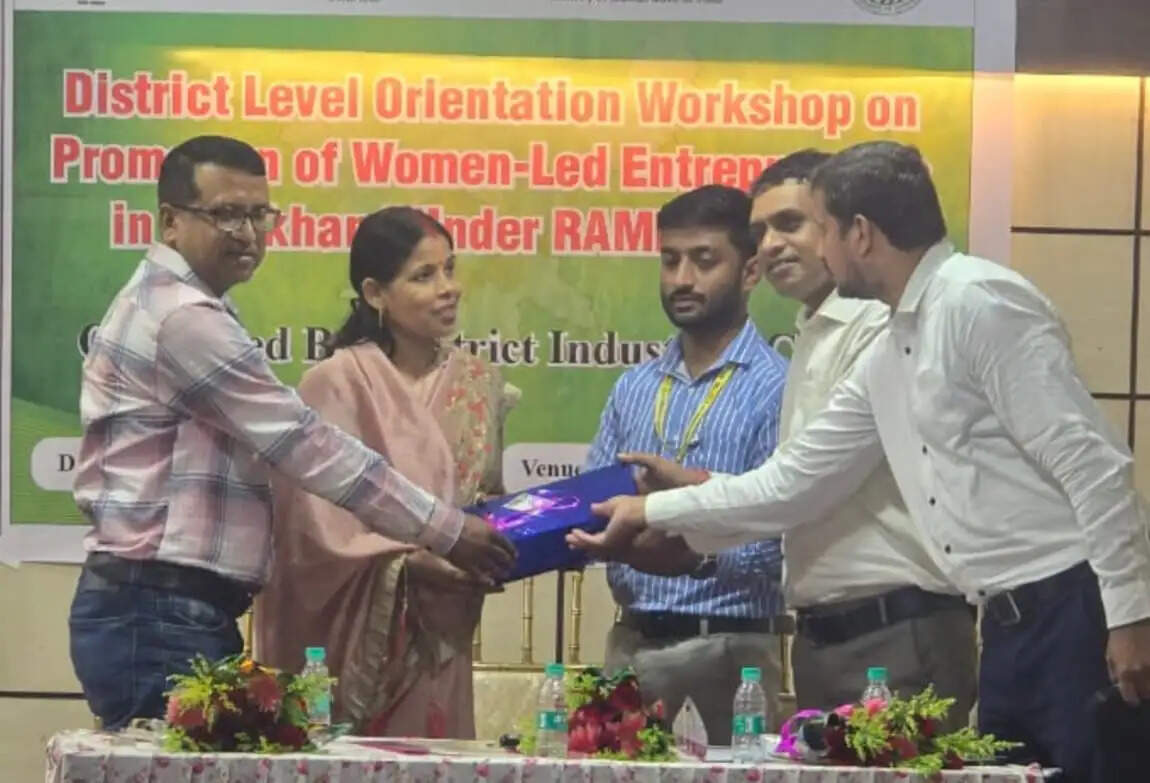 महिला उद्यमिता को बढ़ावा देने के लिए जिला स्तरीय कार्यशाला का आयोजन