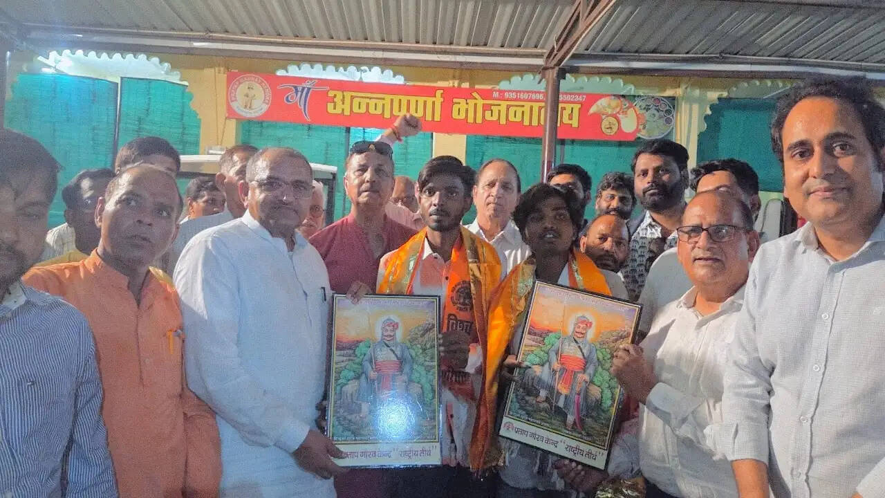 केदारनाथ पैदल यात्रा कर लौटे युवा भक्तों का प्रताप गौरव केन्द्र में अभिनंदन