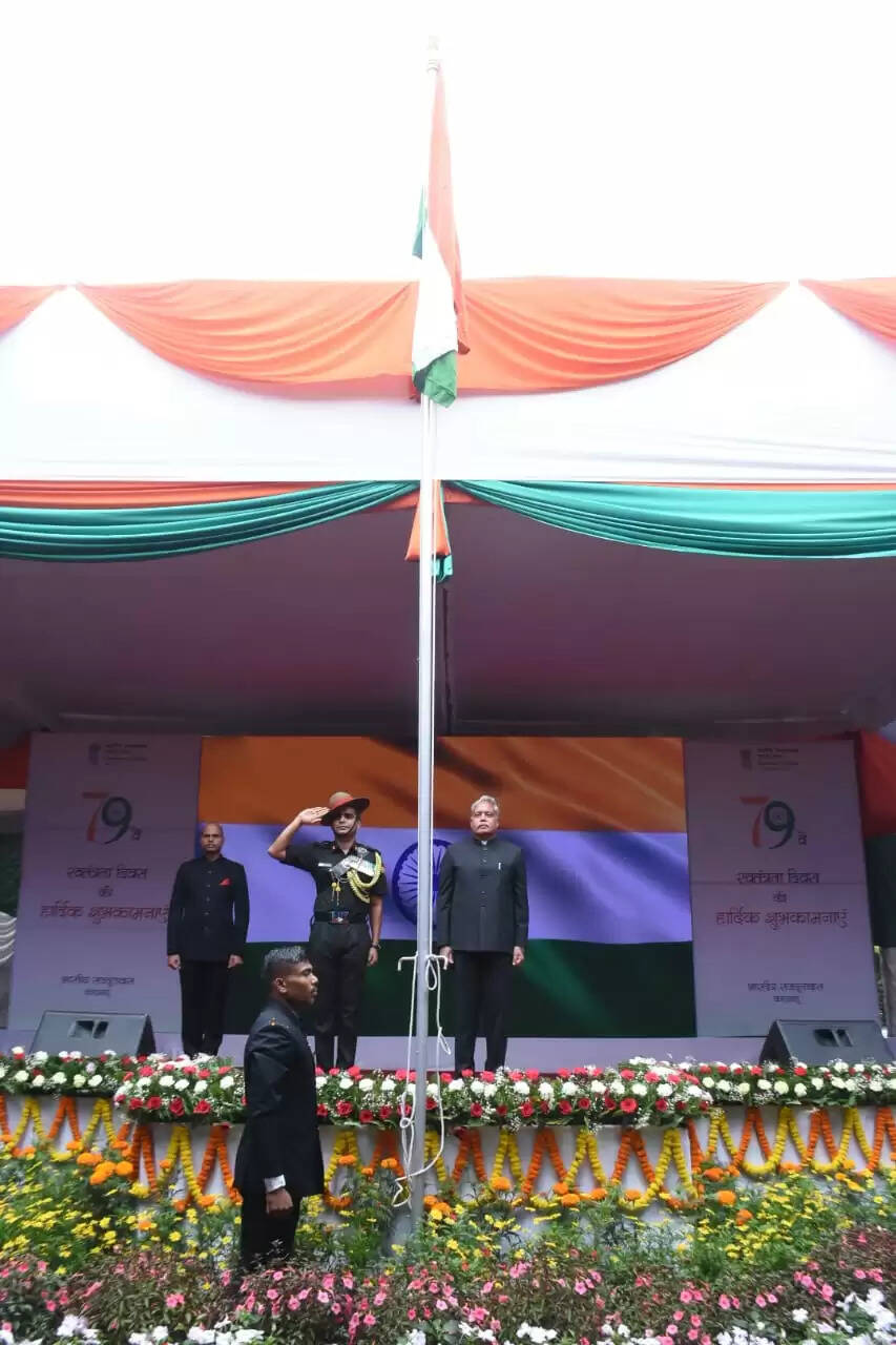 नेपाल में विभिन्न कार्यक्रमों का आयोजन कर मनाया गया स्वतंत्रता दिवस समारोह