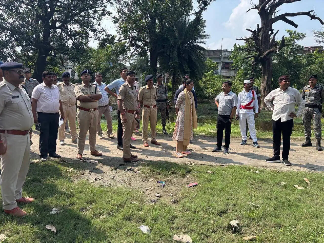 डीएम और एसएसपी ने किया वैकल्पिक मार्गों और गंगा घाटों का निरीक्षण