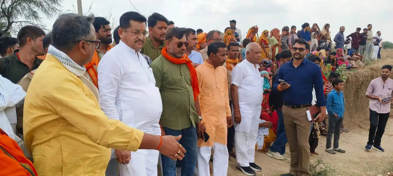 (अपडेट) हमीरपुर नाव हादसा : पांच बच्चों समेत छह शव बरामद, प्रभावित परिवारों को सांत्वना देने पहुंचे प्रभारी मंत्री