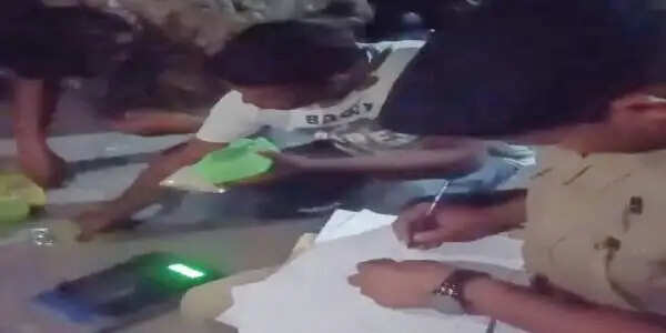 बंगाल सीमा से 5 करोड़ की स्मैक के साथ तस्कर गिरफ्तार, जंक्शन पर 104 लीटर शराब भी बरामद