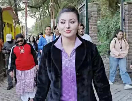 ननिहाल नैनीताल पहुंचीं बॉलीवुड अभिनेत्री उर्वशी रौतेला