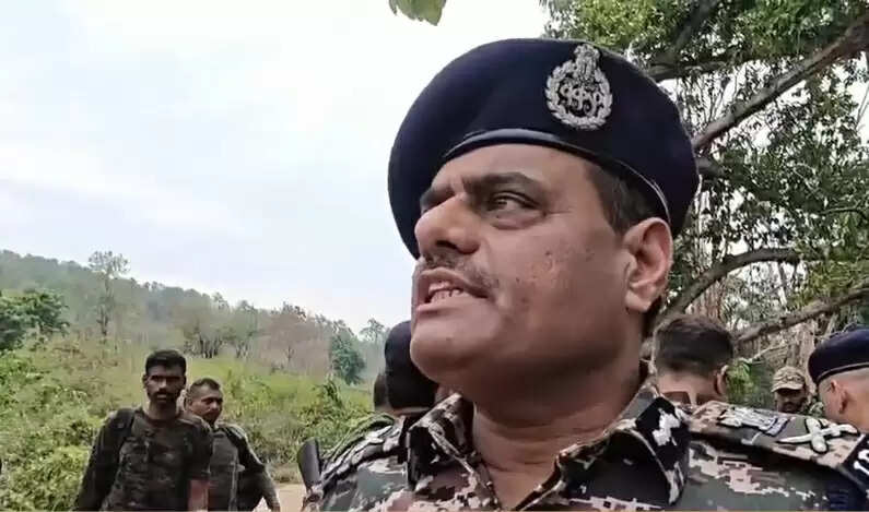 सीआरपीएफ के स्पेशल डीजी का नक्सलियों को चेतावनी, एक महीने में करे सरेंडर, वरना होगी निर्णायक कार्रवाई