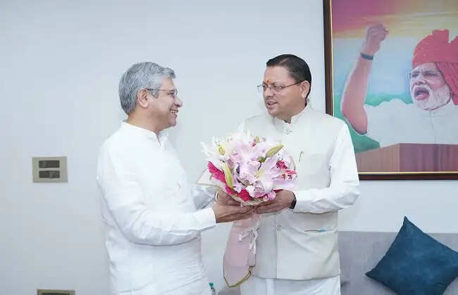 रेल मंत्री से मिले पुष्कर सिंह धामी, नई रेल सेवाओं और लंबित परियोजनाओं में तेजी का किया आग्रह