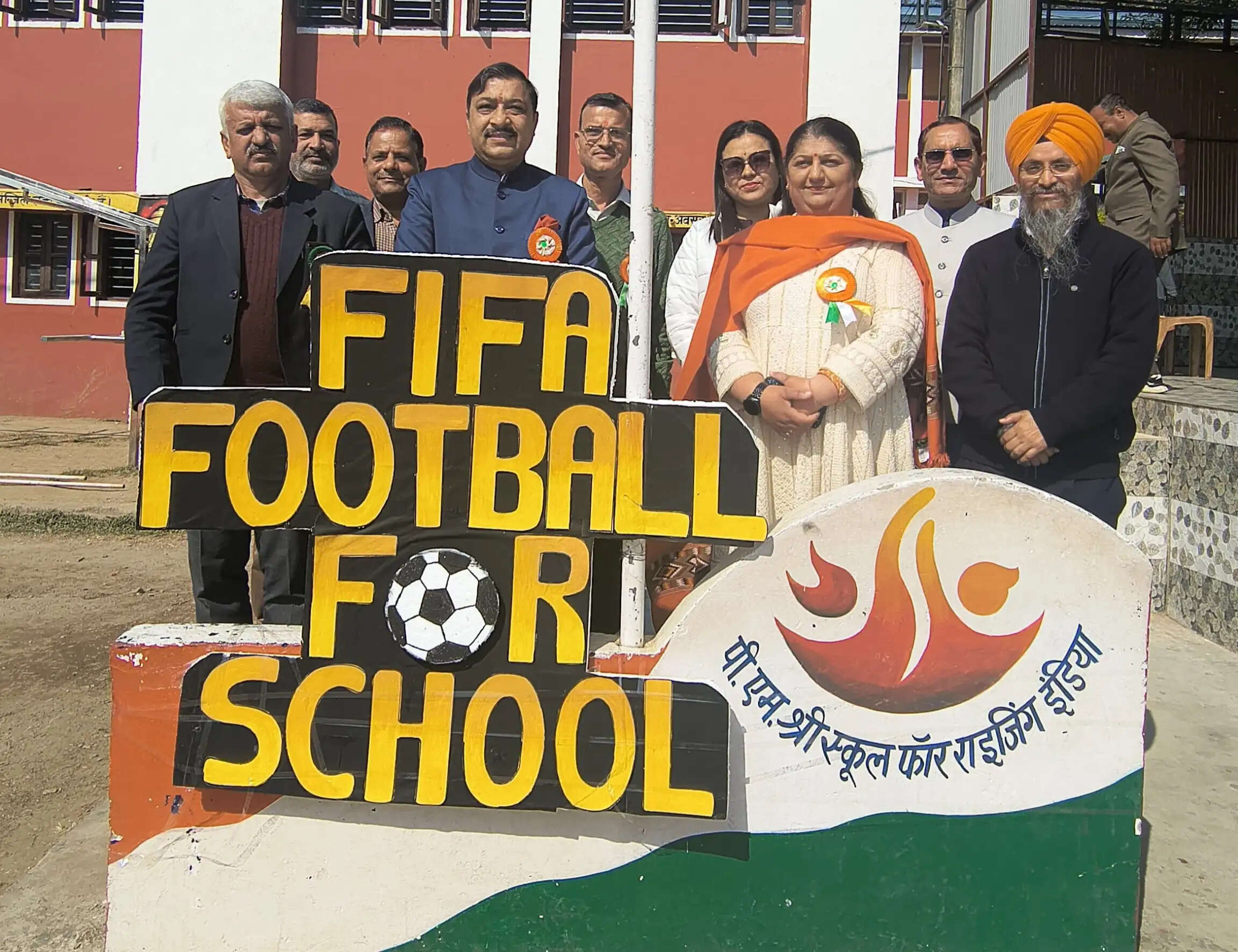 फुटबॉल फॉर स्कूल’ कार्यक्रम : सिरमौर के 275 स्कूलों को ‘फुटबाल वितरित