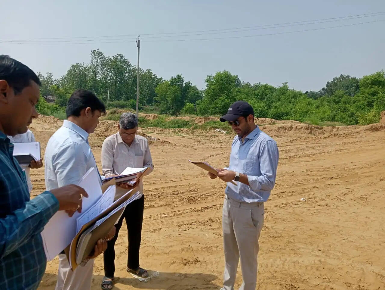 जिलाधिकारी ने निर्माणाधीन एआरटीओ भवन का किया निरीक्षण