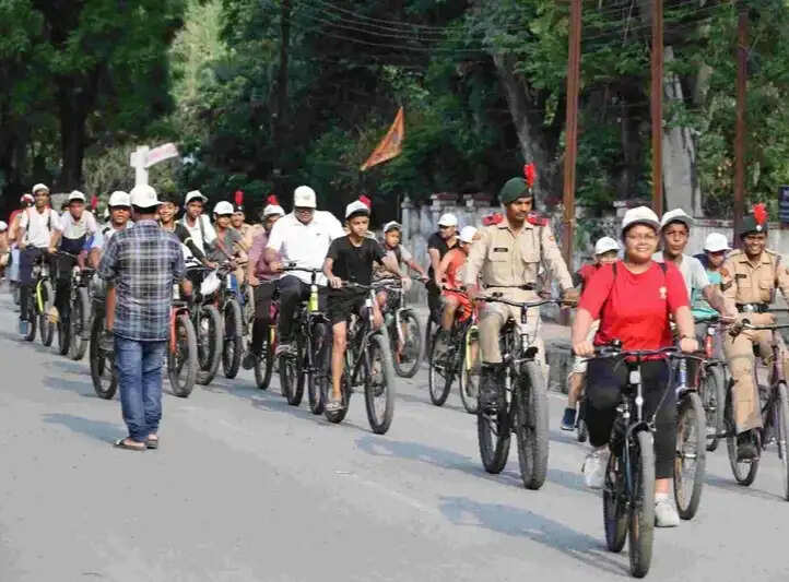 रायगढ़ में साइकिल रैली से गूंजा फिट इंडिया का संदेश, युवाओं ने दिखाई फिटनेस के प्रति जागरूकता