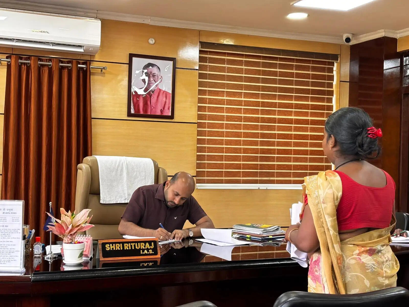 डीसी ने जनता दरबार में सुनी समस्याएं, त्वरित निष्पादन का दिया निर्देश