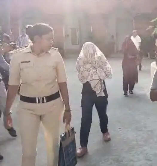 सेक्स रैकेट का भंडाफोड़, दो महिला सहित तीन गिरफ्तार